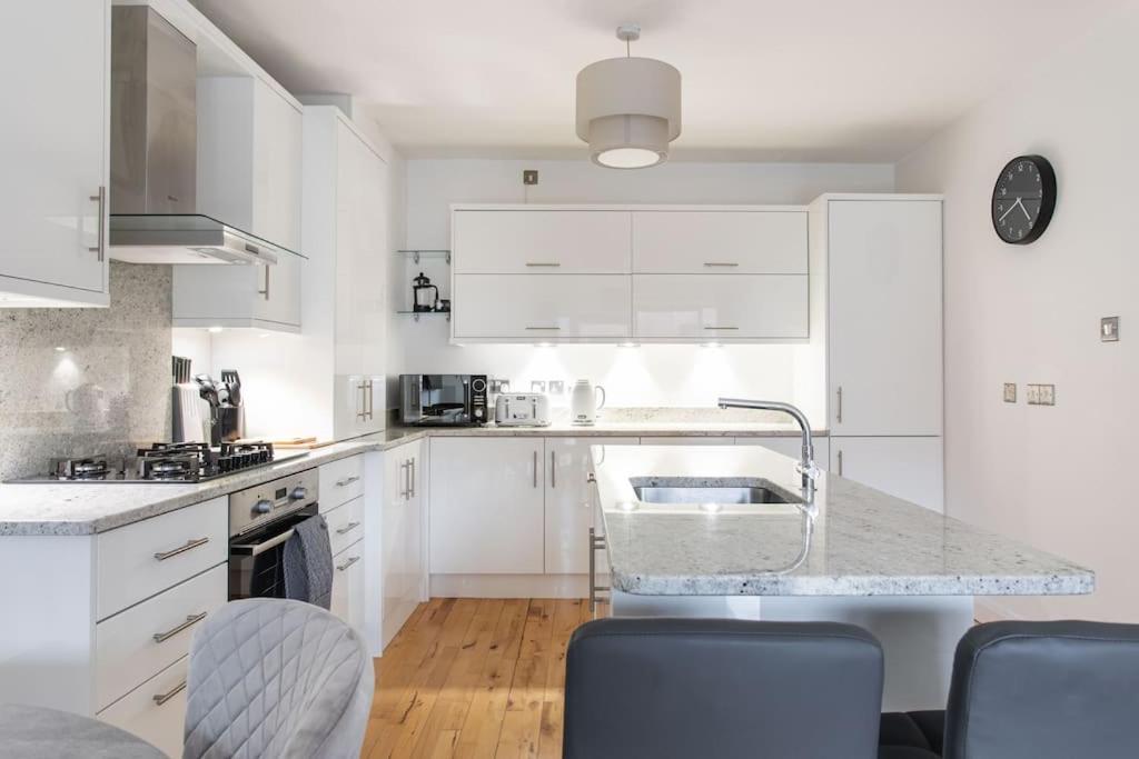 Best City Centre Luxurious Home Free Parking Belfast Eksteriør billede